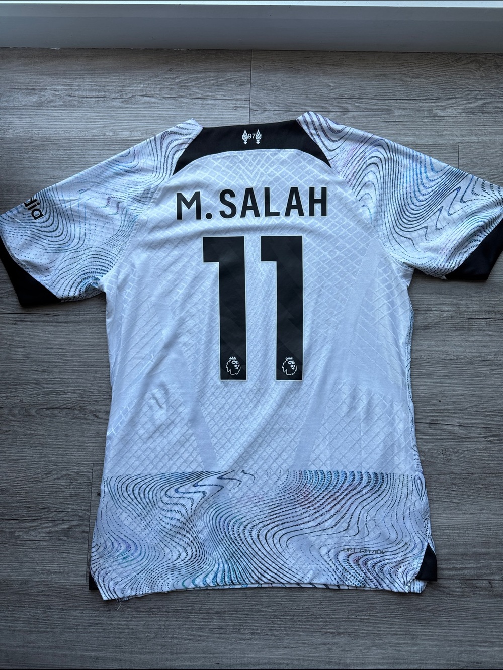 Nike Liverpool Salah #11 Soccer Jersey Men’s L